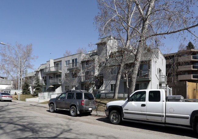 Cedarvilla Apartments in Calgary, AB - Building Photo - Building Photo