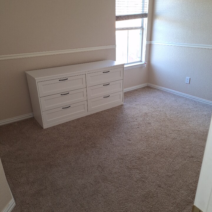4553 Jousting Ln in Grand Prairie, TX - Building Photo