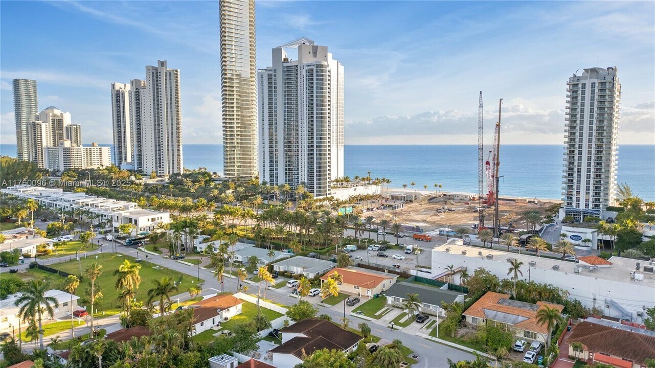 18717 Atlantic Blvd in Sunny Isles Beach, FL - Foto de edificio