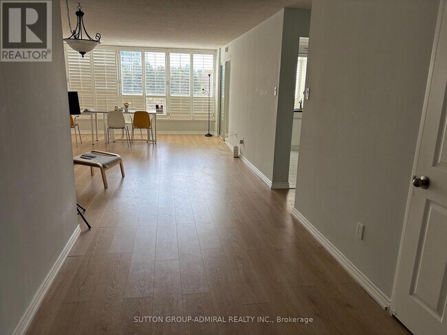 1 Clark Ave W in Vaughan, ON - Building Photo - Building Photo