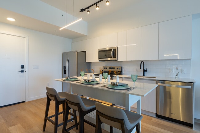 101 Dania Beach in Dania Beach, FL - Foto de edificio - Interior Photo