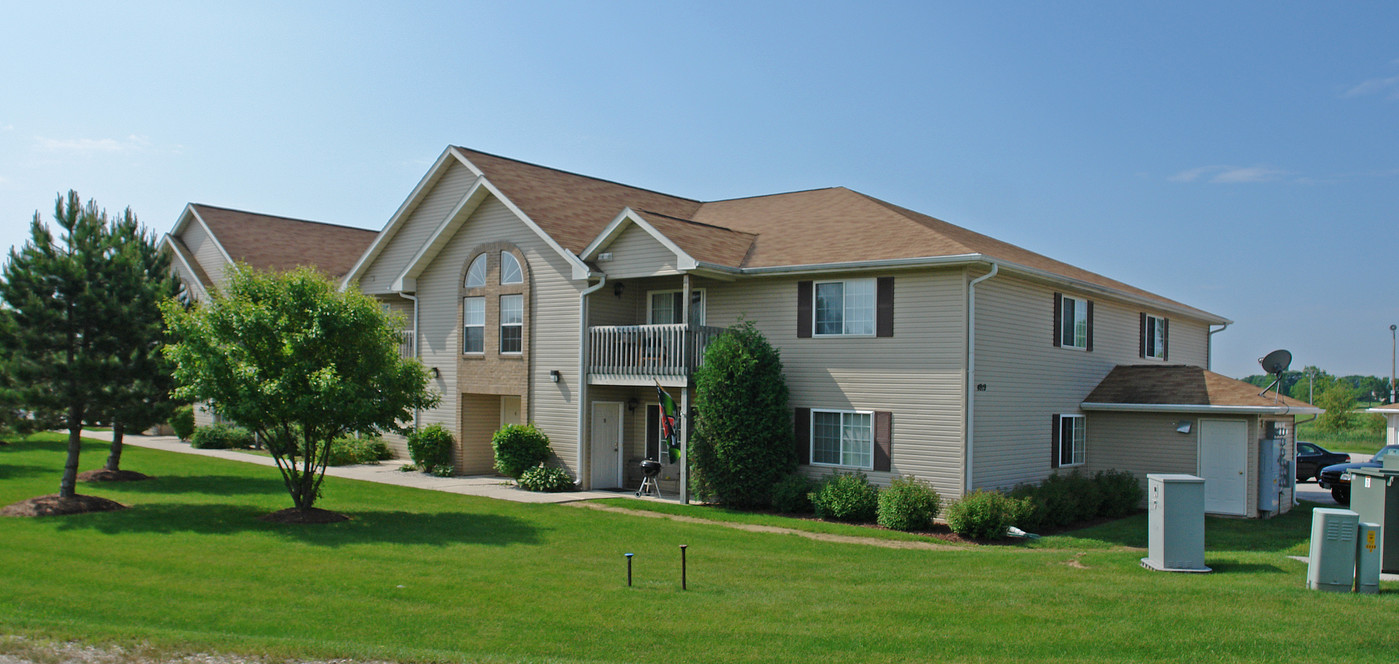 Windward Cove Apartments in Sheboygan, WI - Building Photo