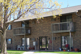 SHAWANO APARTMENTS in Shawano, WI - Building Photo - Building Photo