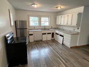 4 woodland drive, Unit Apartment in Norway, ME - Building Photo - Building Photo