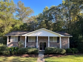 110 Laurel Cir in Enterprise, AL - Building Photo