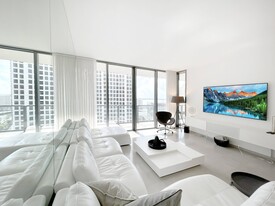 68 SE 6th St, Unit 1903 in Miami, FL - Building Photo