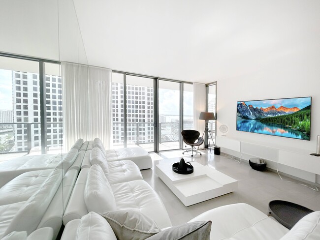 68 SE 6th St, Unit 1903