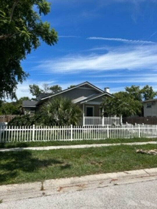 3411 Iris St N in St. Petersburg, FL - Building Photo