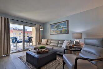 3801 S Atlantic Ave in New Smyrna Beach, FL - Foto de edificio - Building Photo