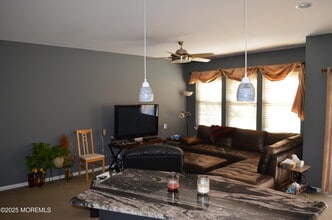 24 Uxbridge Dr in Trenton, NJ - Building Photo - Building Photo