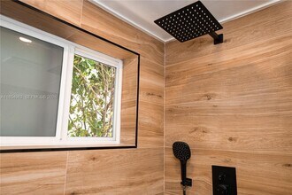 224 Meridian Ave in Miami Beach, FL - Building Photo - Building Photo