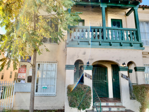 1022 W 64th St in Los Angeles, CA - Foto de edificio - Building Photo