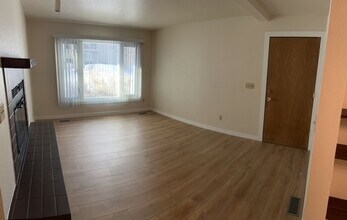 6031 Chevigny St in Anchorage, AK - Building Photo - Building Photo