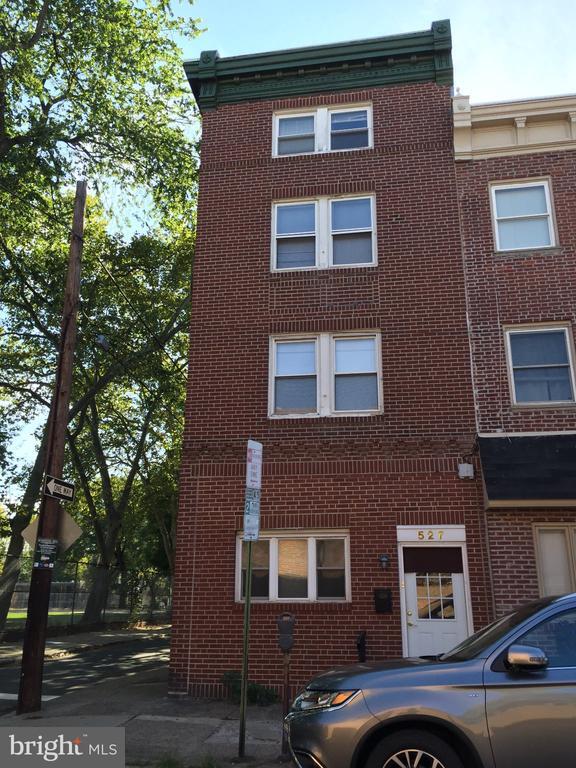 property at 527 S 7th St