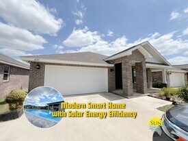 4737 Airmen Dr in Crestview, FL - Building Photo