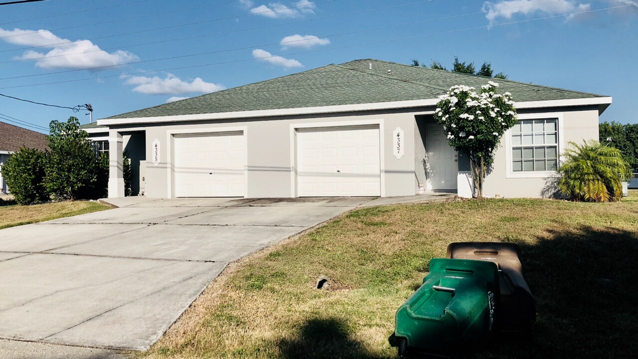 4337 SW Santa Barbara Pl in Cape Coral, FL - Building Photo