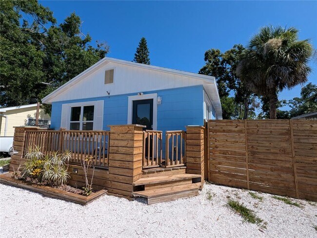 5005 Newton Ave S in Gulfport, FL - Building Photo - Building Photo