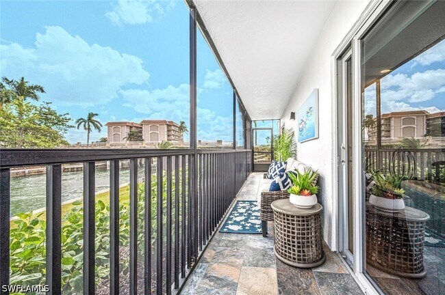 property at 2900 Gulf Shore Blvd N