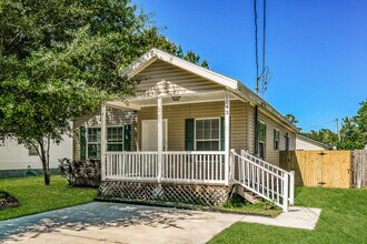 1243 Floyd St in Fleming Island, FL - Building Photo - Building Photo