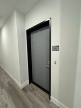 4383 N Sepulveda Blvd, Unit 201 in Sherman Oaks, CA - Building Photo - Building Photo