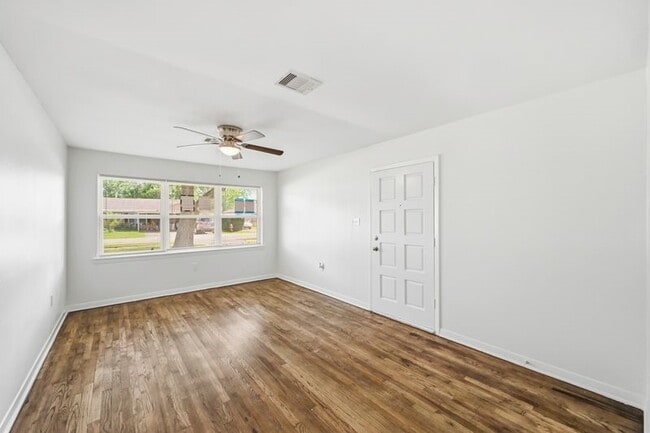 property at 2409 Estate Dr