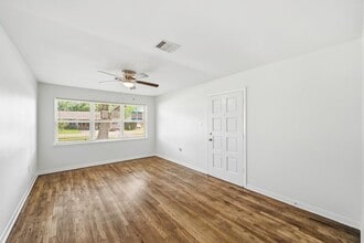 2409 Estate Dr in Deer Park, TX - Building Photo - Building Photo