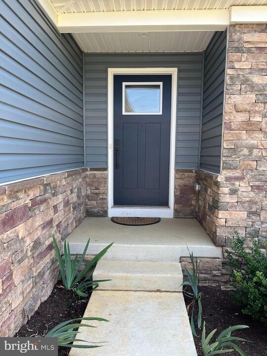 157 Porch Light Ln in Cherry Run, WV - Building Photo