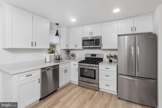 295 Lander Dr in Hamilton Township, NJ - Foto de edificio - Building Photo