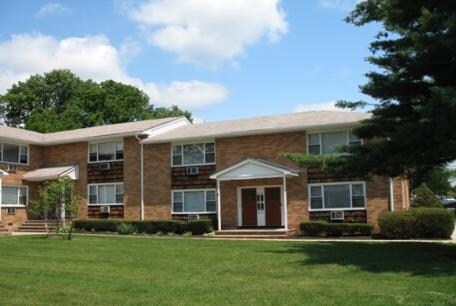 Madison Arms in Flemington, NJ - Building Photo