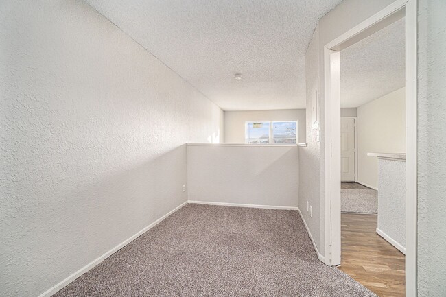 Gladstone Studios in Kansas City, MO - Foto de edificio - Building Photo