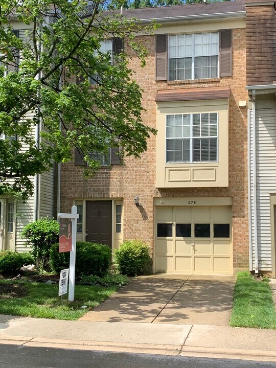678 Ivy League Ln in Rockville, MD - Building Photo