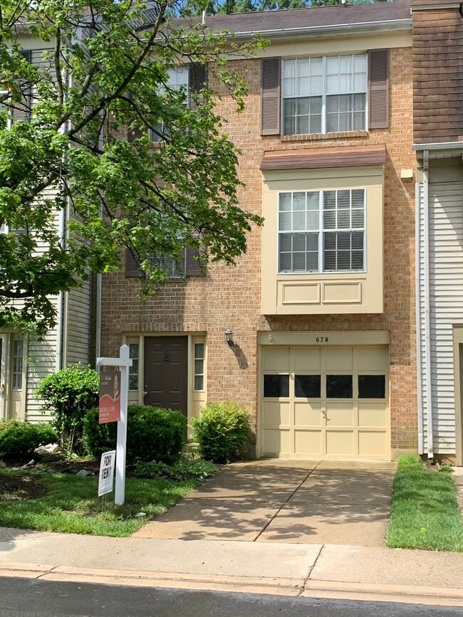 property at 678 Ivy League Ln