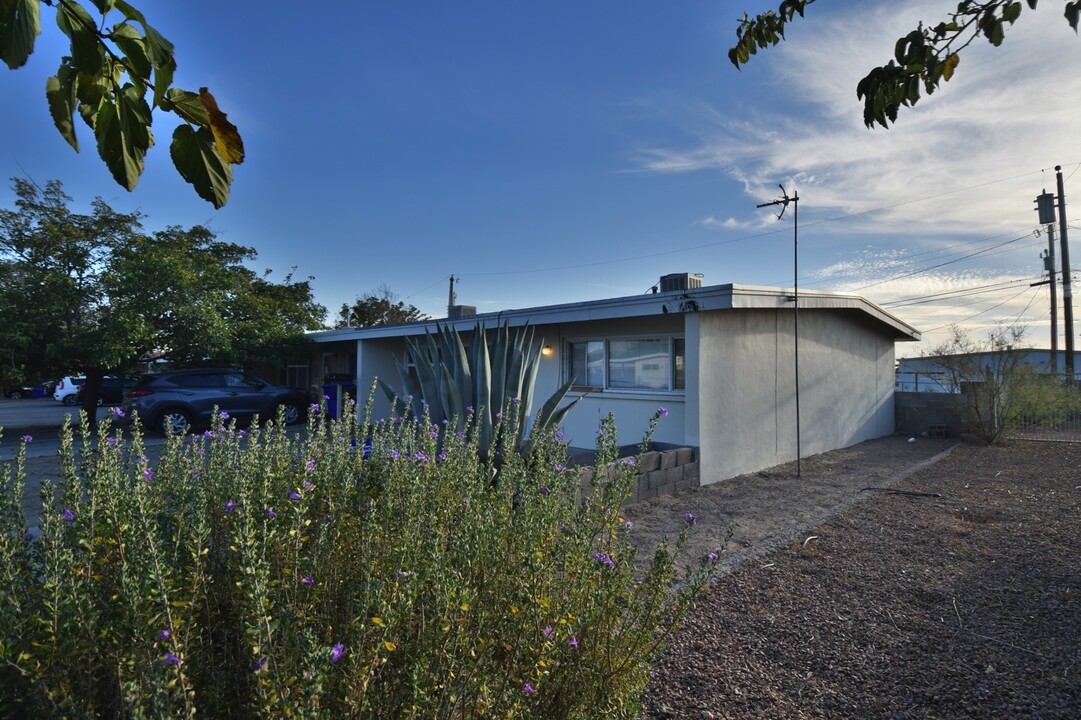 1550 Durazno St in Las Cruces, NM - Building Photo