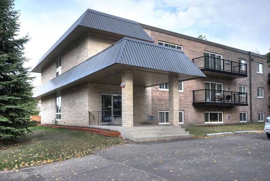 South Park Gardens 50/70 in Winnipeg, MB - Building Photo