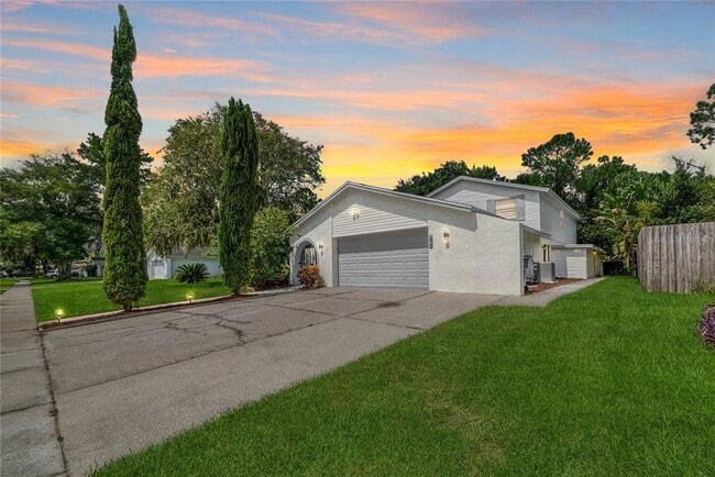 15722 GardenSide Ln in Tampa, FL - Building Photo - Building Photo
