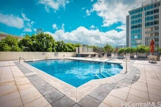 1717 Ala Wai Blvd in Honolulu, HI - Building Photo - Building Photo