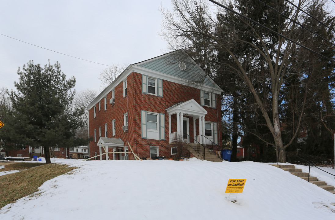 8210 Greenwood Ave in Takoma Park, MD - Foto de edificio
