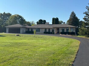 406 S Lauder Ln in Inverness, IL - Building Photo - Building Photo