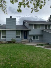 8307 W Grand Ronde Pl in Kennewick, WA - Building Photo - Building Photo