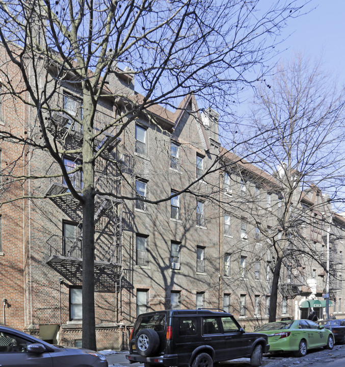 37-40 81st Street in Jackson Heights, NY - Foto de edificio