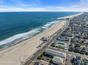 424 Burlington Ave in Bradley Beach, NJ - Building Photo - Building Photo