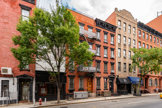 465 W 49th St in New York, NY - Foto de edificio - Building Photo