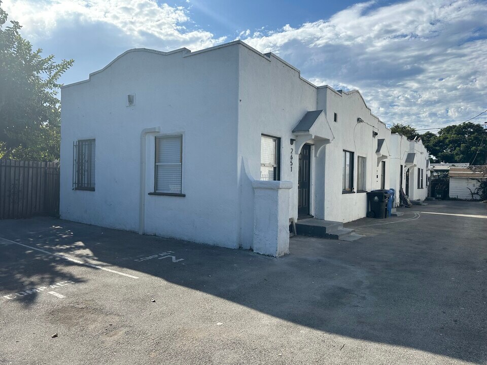 2651 S Cloverdale Ave, Unit 2651 in Los Angeles, CA - Building Photo