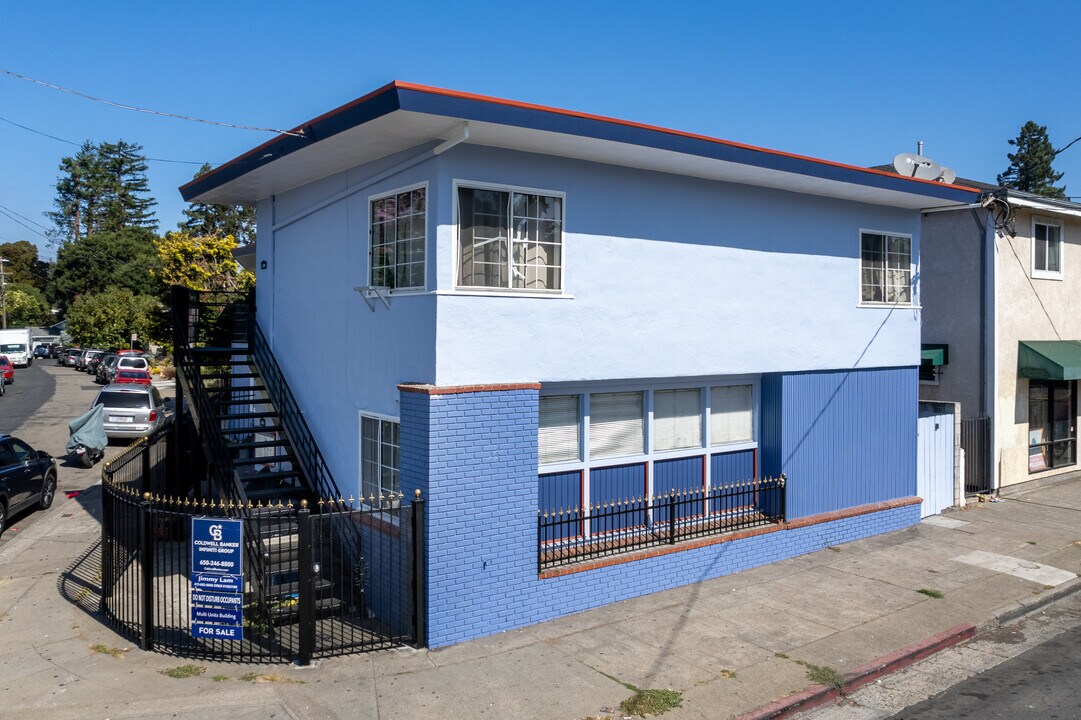 3050-3058 Davis St in Oakland, CA - Foto de edificio