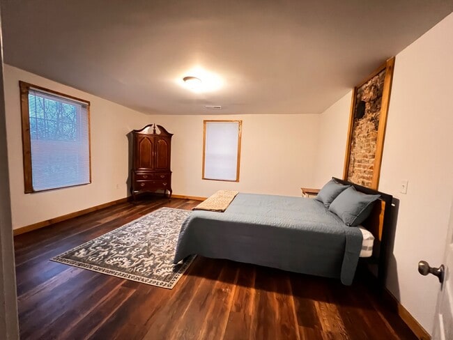 104 1st St, Unit Apartment B