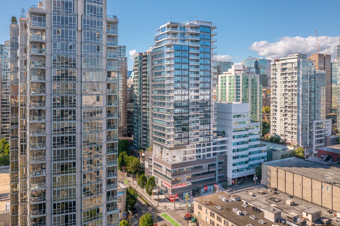 The Smithe in Vancouver, BC - Building Photo