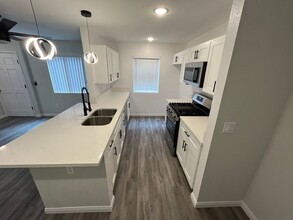 1945 Glendon Avenue in Los Angeles, CA - Building Photo - Interior Photo