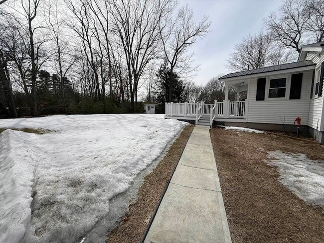 286 Ceda Rd in Charlestown, NH - Foto de edificio - Building Photo