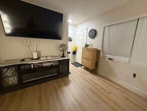 1016 SW 62nd Ter, Unit A in Gainesville, FL - Foto de edificio - Building Photo