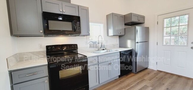 property at 5621 N 44th St